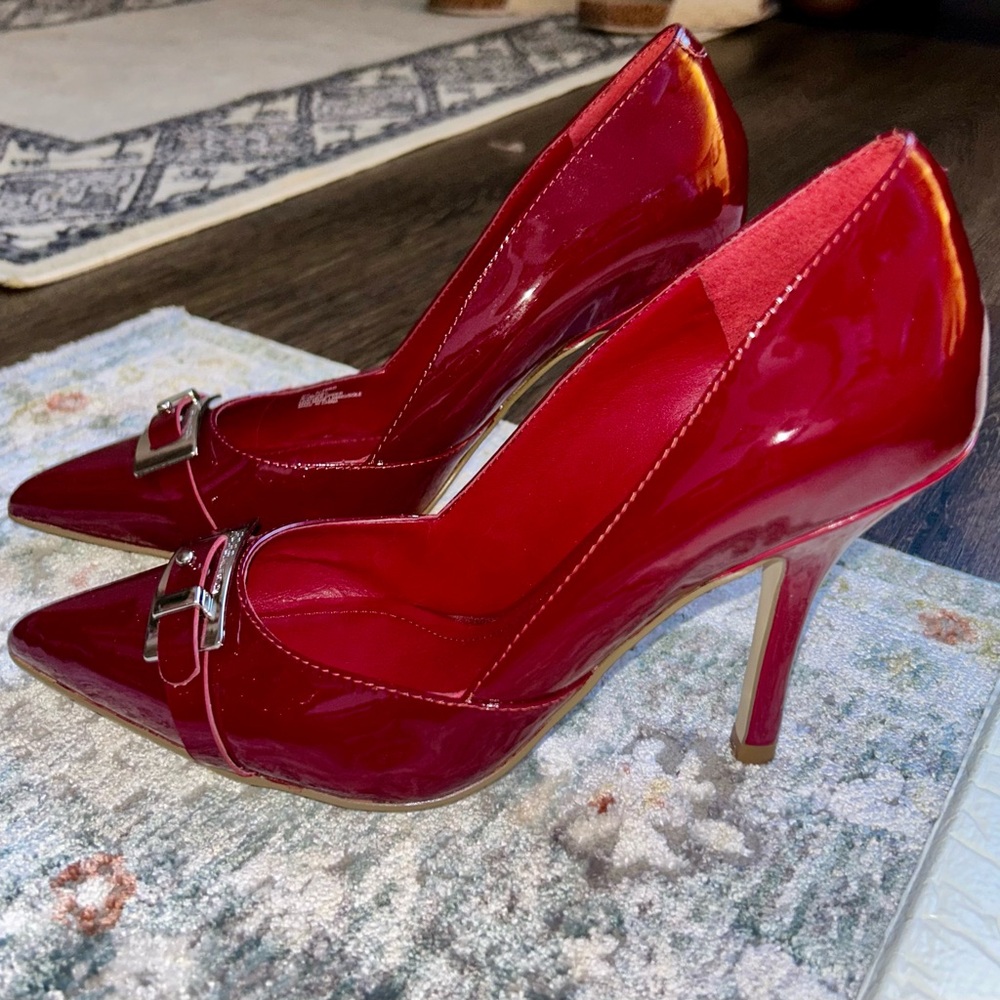 BCBG Generation size 8.5 red pumps